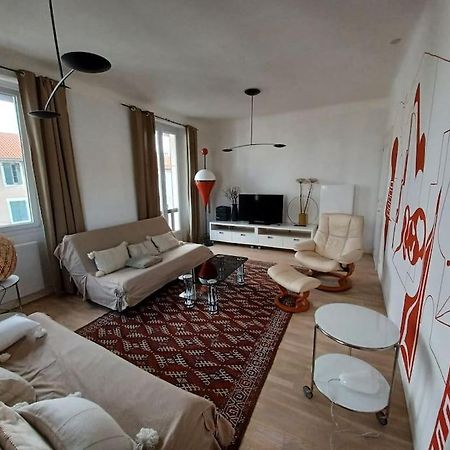 Appartement Tres Bien Situe- Spacieux - Calme - Parking Biarritz Bagian luar foto