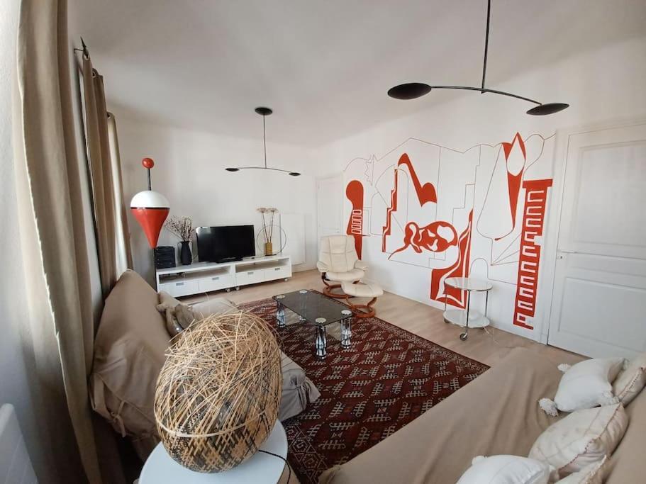 Appartement Tres Bien Situe- Spacieux - Calme - Parking Biarritz Bagian luar foto
